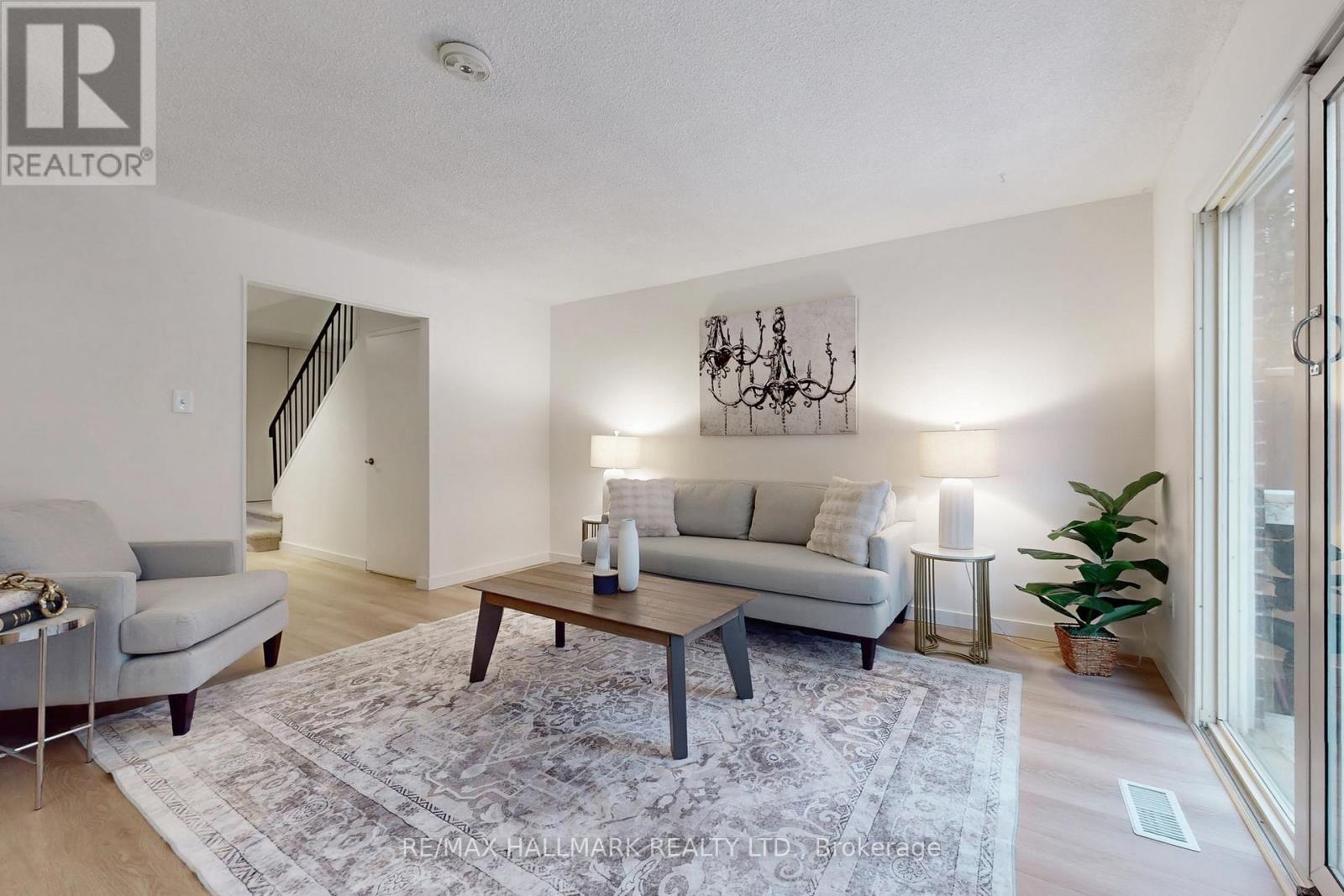 50 Gordon Way, Markham, ON - Indoor Photo Showing Living Room