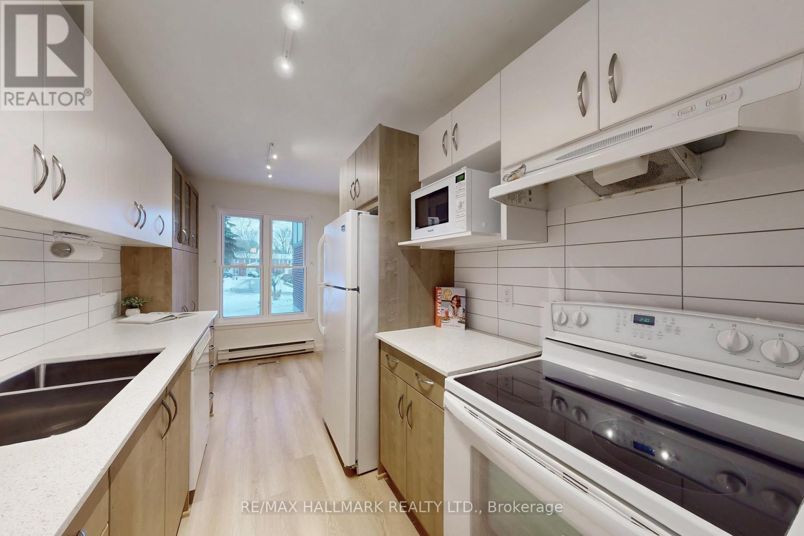 50 Gordon Way, Markham, ON - Indoor Photo Showing Kitchen With Double Sink