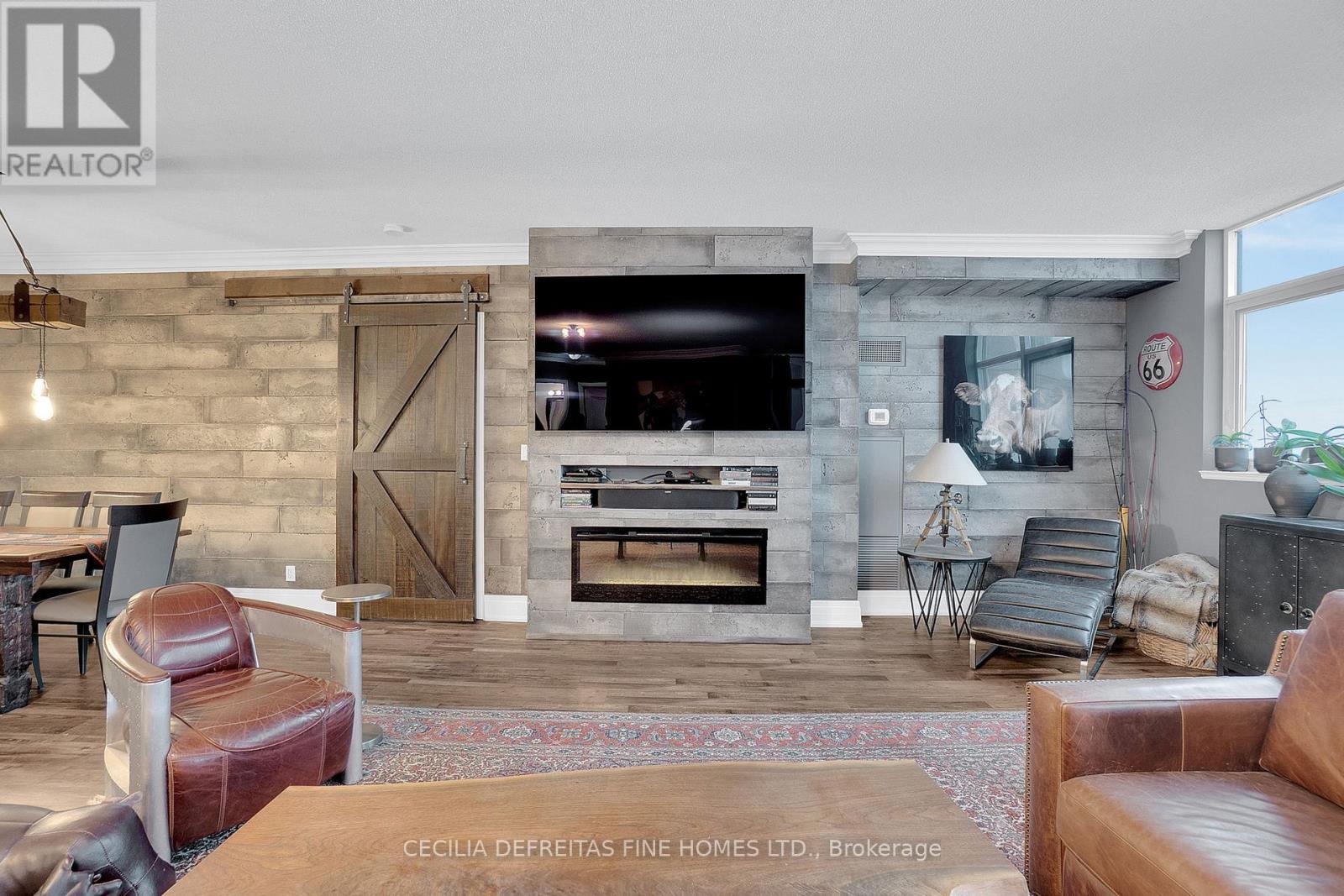 1616 - 9225 Jane Street, Vaughan, ON - Indoor Photo Showing Living Room With Fireplace