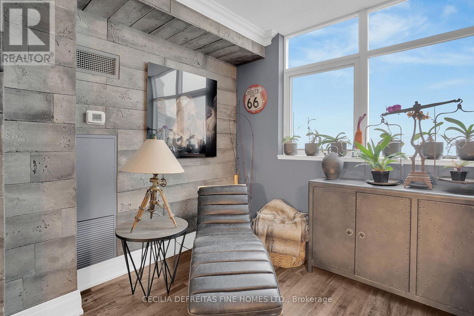 1616 - 9225 Jane Street, Vaughan, ON - Indoor Photo Showing Other Room