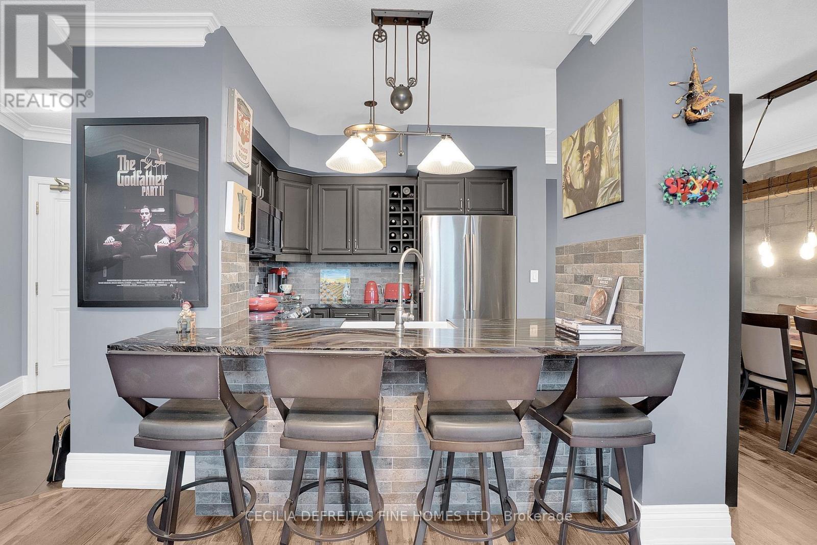 1616 - 9225 Jane Street, Vaughan, ON - Indoor Photo Showing Dining Room