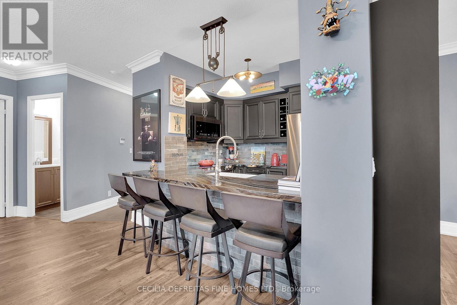 1616 - 9225 Jane Street, Vaughan, ON - Indoor