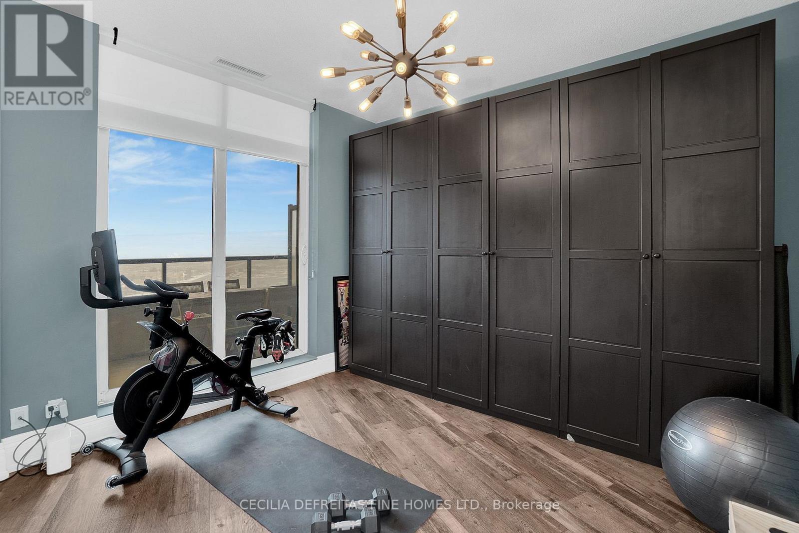 1616 - 9225 Jane Street, Vaughan, ON - Indoor Photo Showing Gym Room