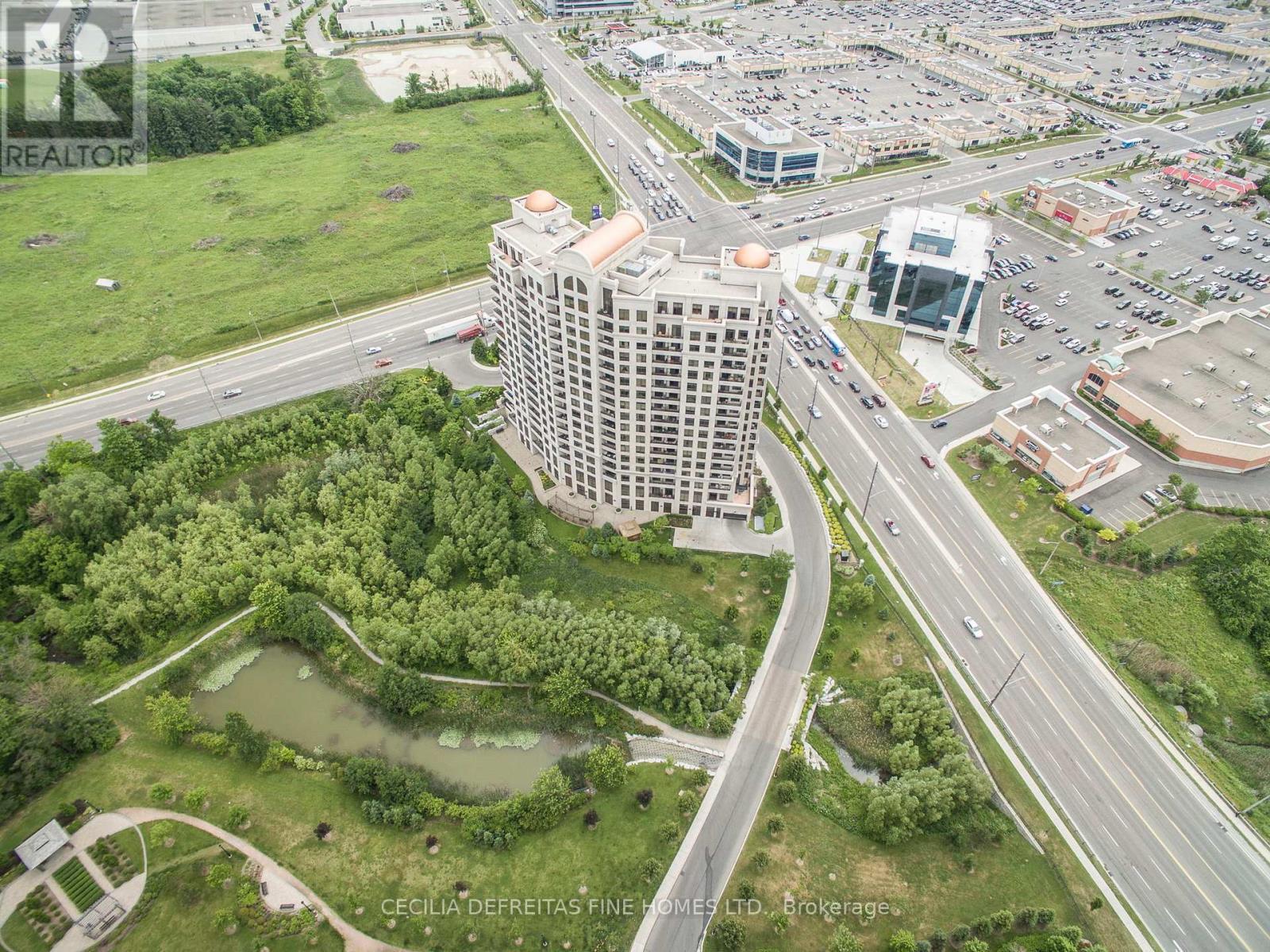 1616 - 9225 Jane Street, Vaughan, ON - Outdoor With View