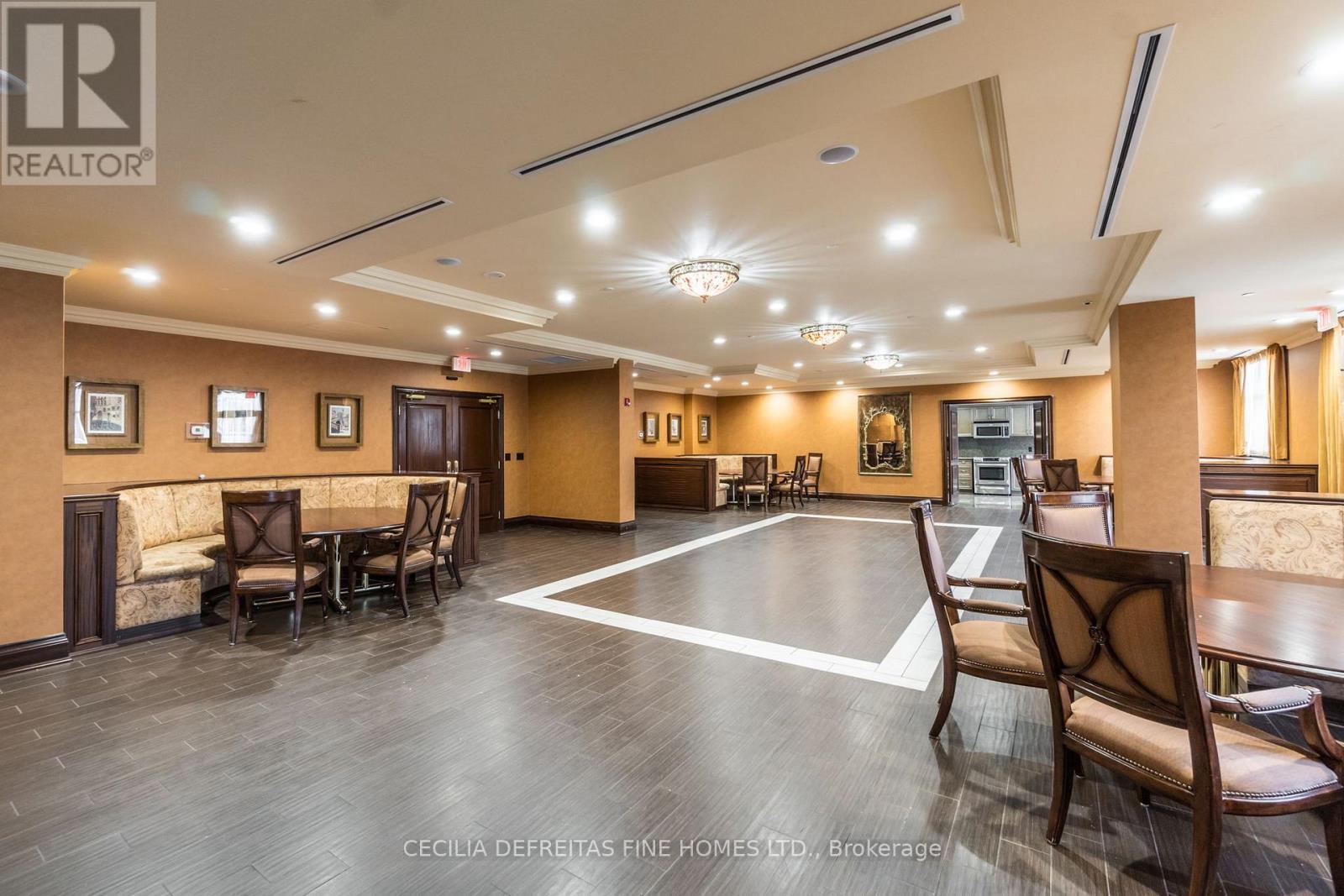 1616 - 9225 Jane Street, Vaughan, ON - Indoor