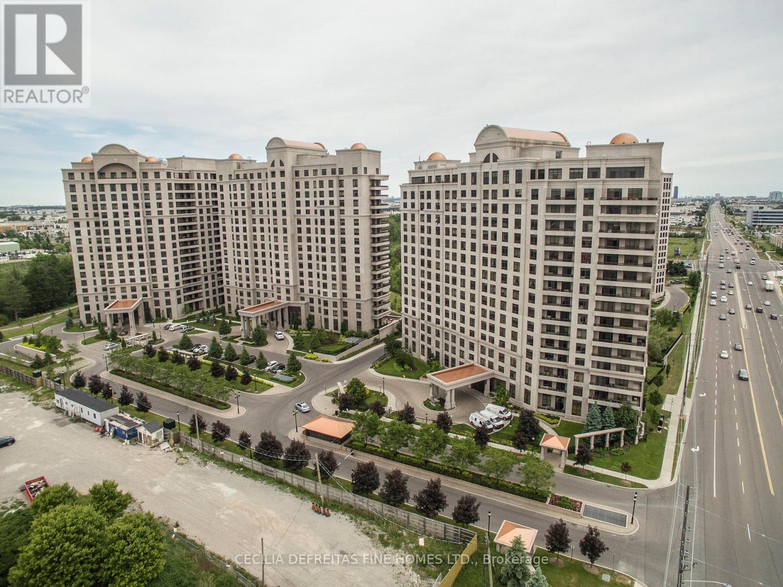 1616 - 9225 Jane Street, Vaughan, ON - Outdoor