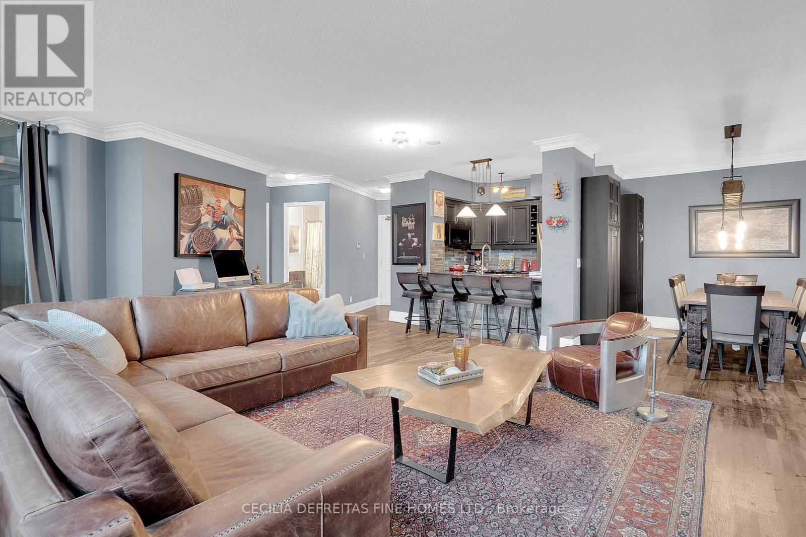 1616 - 9225 Jane Street, Vaughan, ON - Indoor Photo Showing Living Room