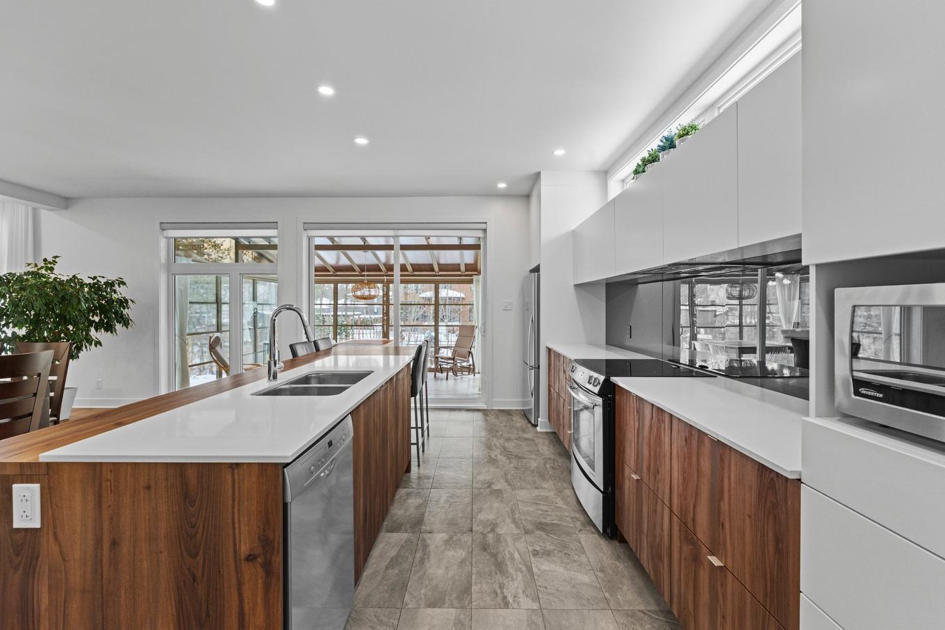 Cuisine - 17340 Rue Du Titane, Mirabel, QC - Indoor Photo Showing Kitchen With Double Sink With Upgraded Kitchen