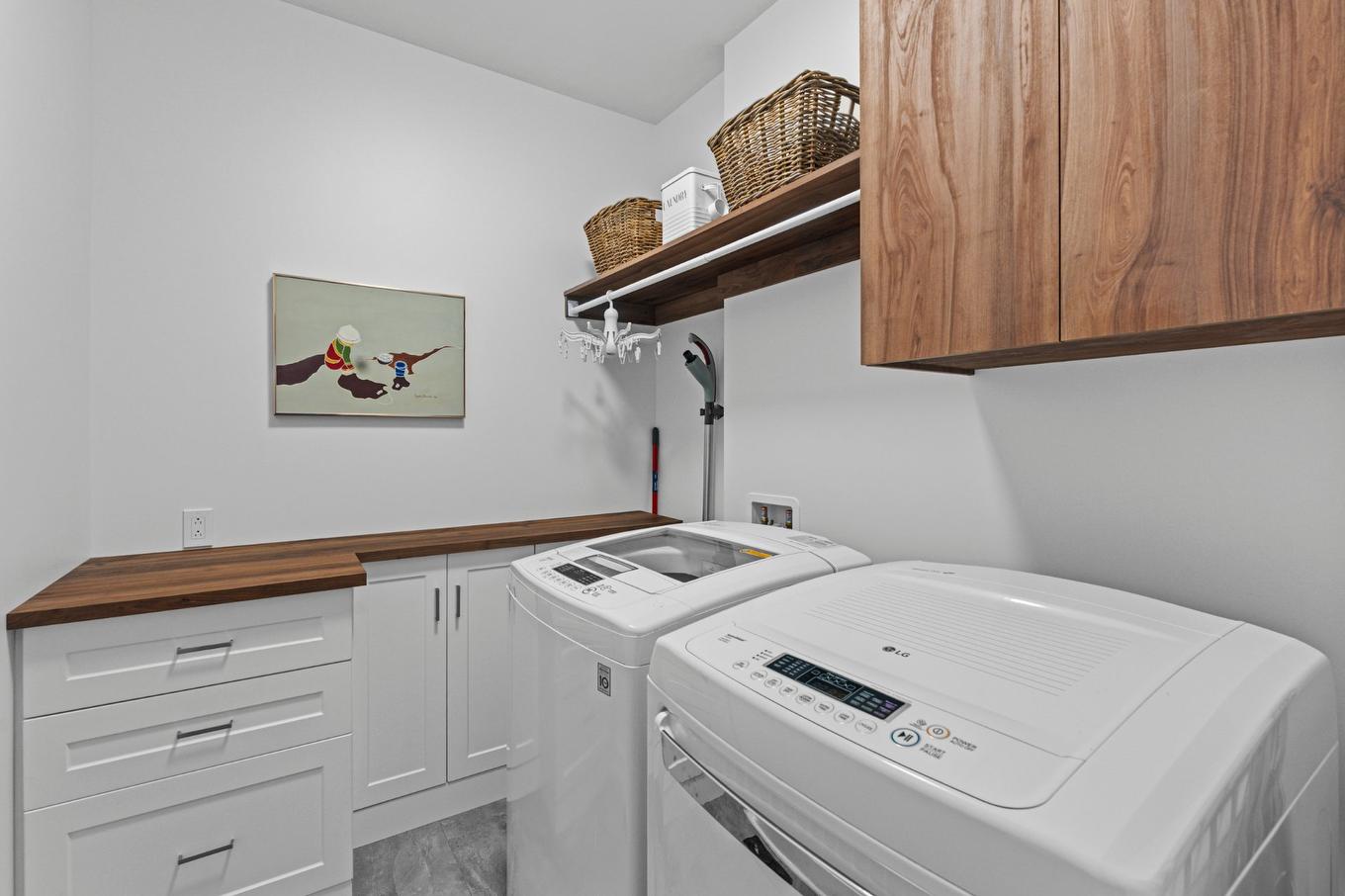 Salle de lavage - 17340 Rue Du Titane, Mirabel, QC - Indoor Photo Showing Laundry Room