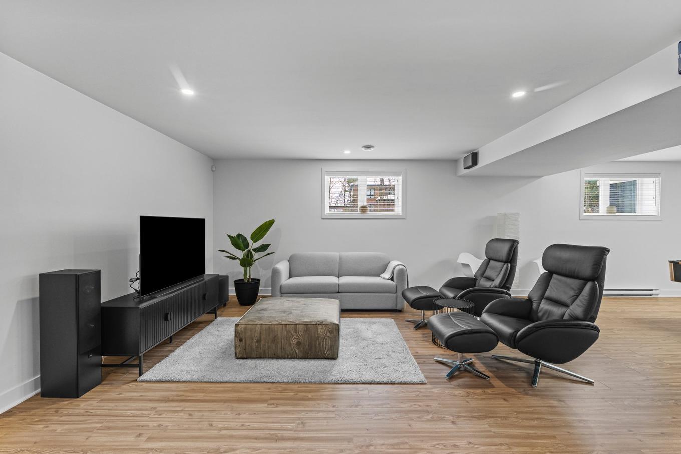 Salle familiale - 17340 Rue Du Titane, Mirabel, QC - Indoor