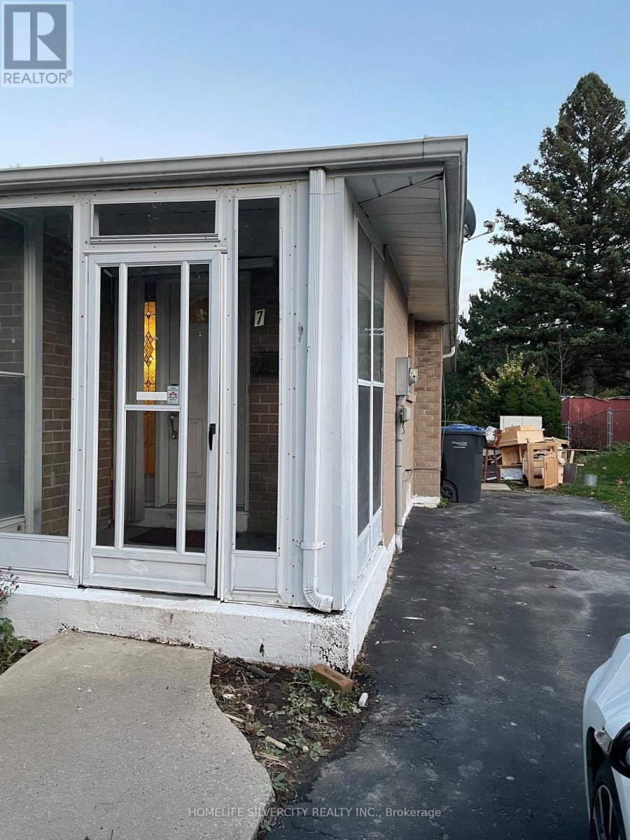 7 Mandrain Crescent, Brampton, ON - Outdoor