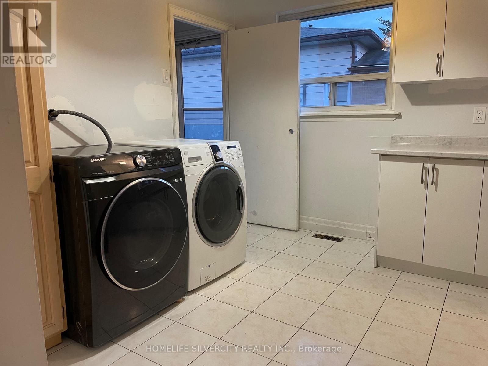 7 Mandrain Crescent, Brampton, ON - Indoor Photo Showing Laundry Room