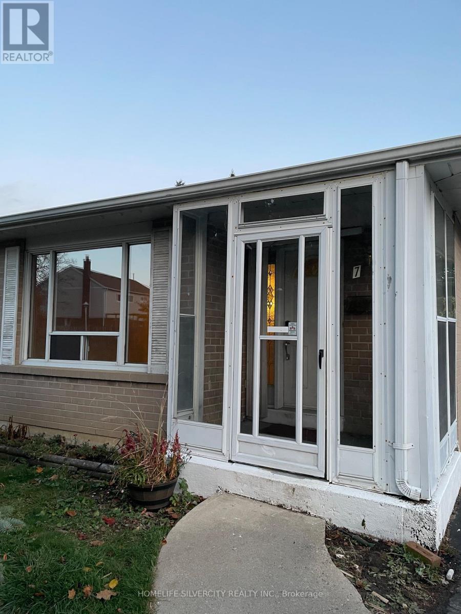 7 Mandrain Crescent, Brampton, ON - Outdoor