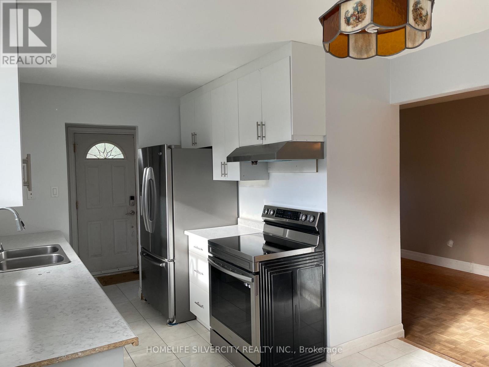 7 Mandrain Crescent, Brampton, ON - Indoor Photo Showing Kitchen With Double Sink