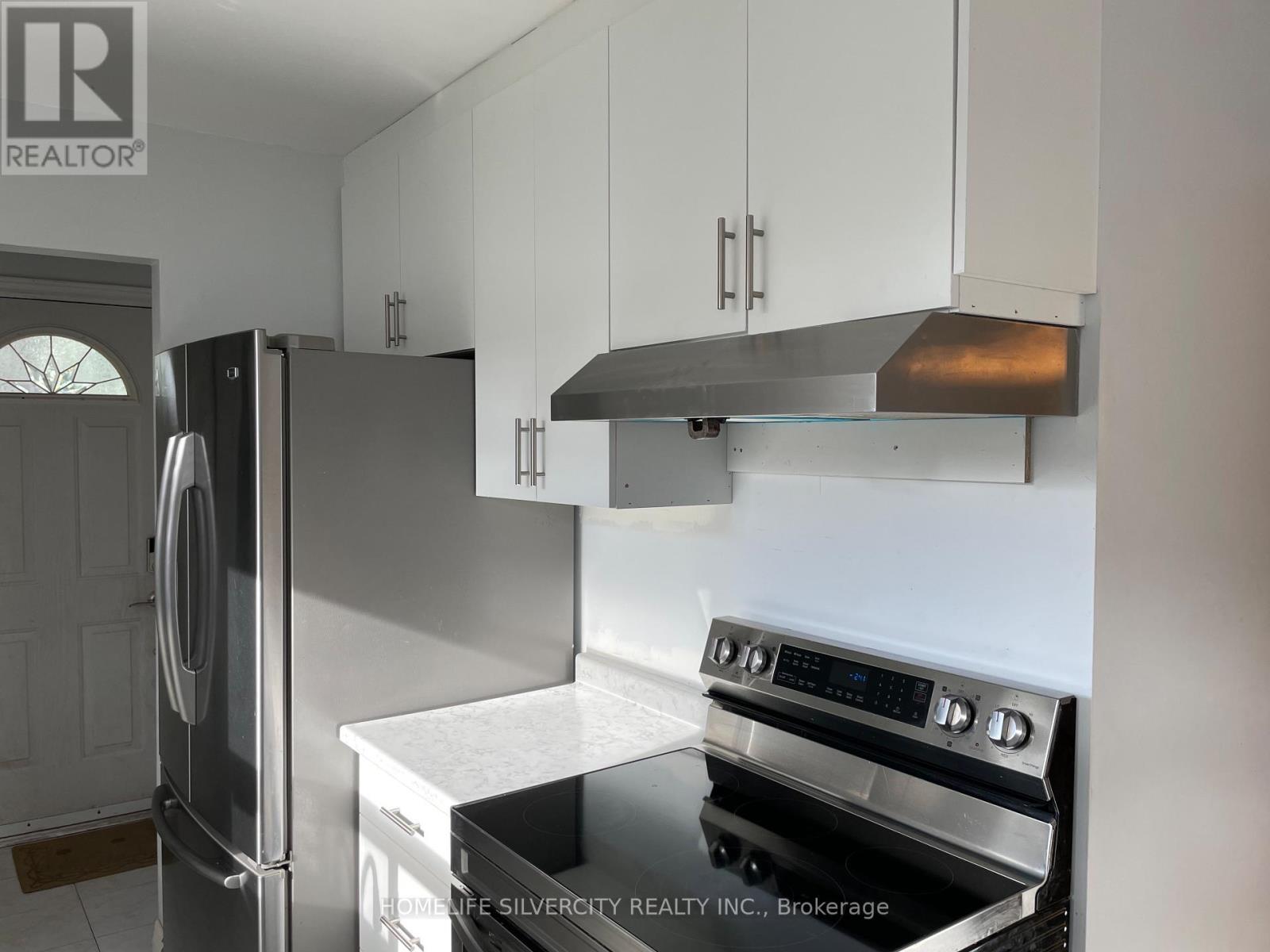7 Mandrain Crescent, Brampton, ON - Indoor Photo Showing Kitchen