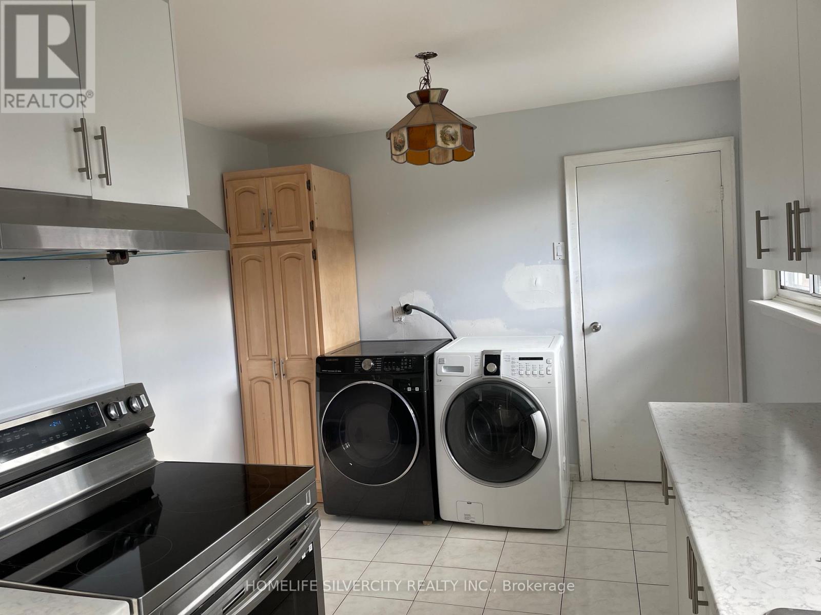 7 Mandrain Crescent, Brampton, ON - Indoor Photo Showing Laundry Room