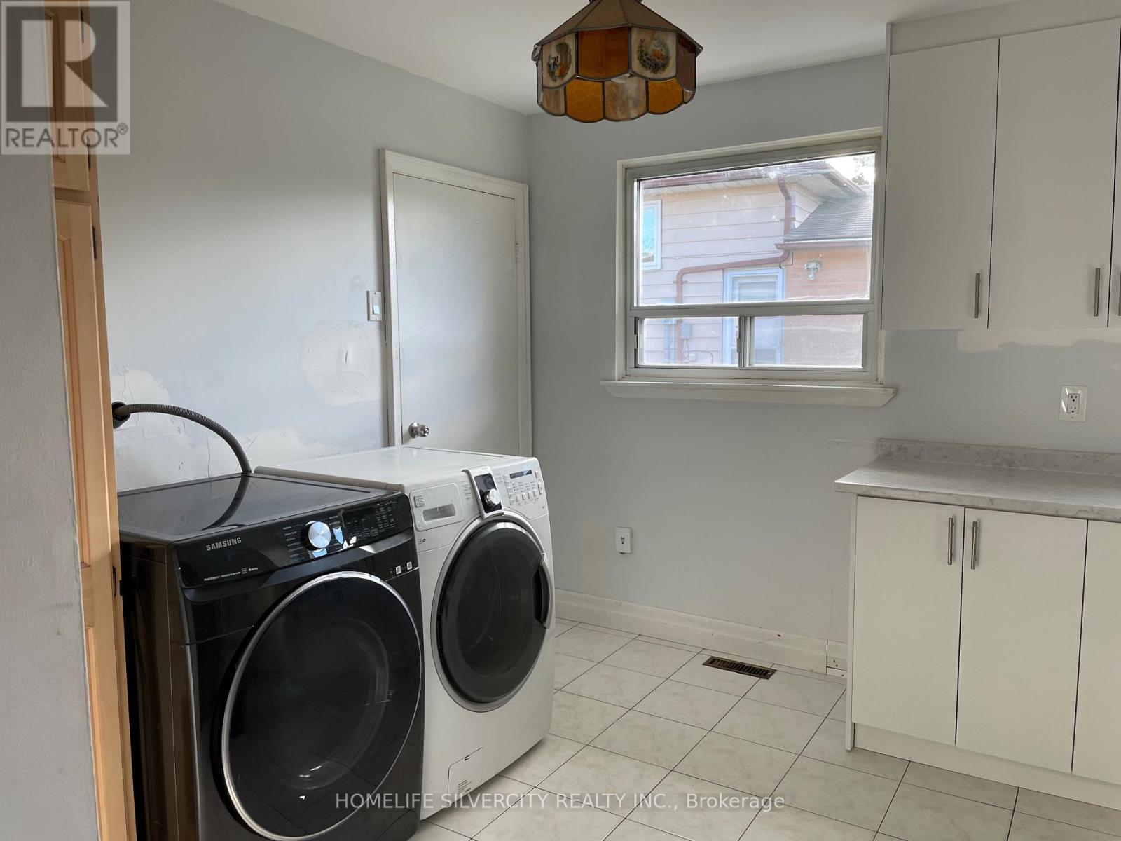 7 Mandrain Crescent, Brampton, ON - Indoor Photo Showing Laundry Room