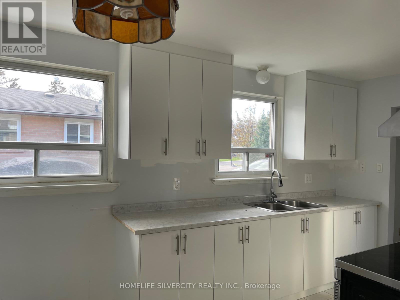 7 Mandrain Crescent, Brampton, ON - Indoor Photo Showing Kitchen With Double Sink