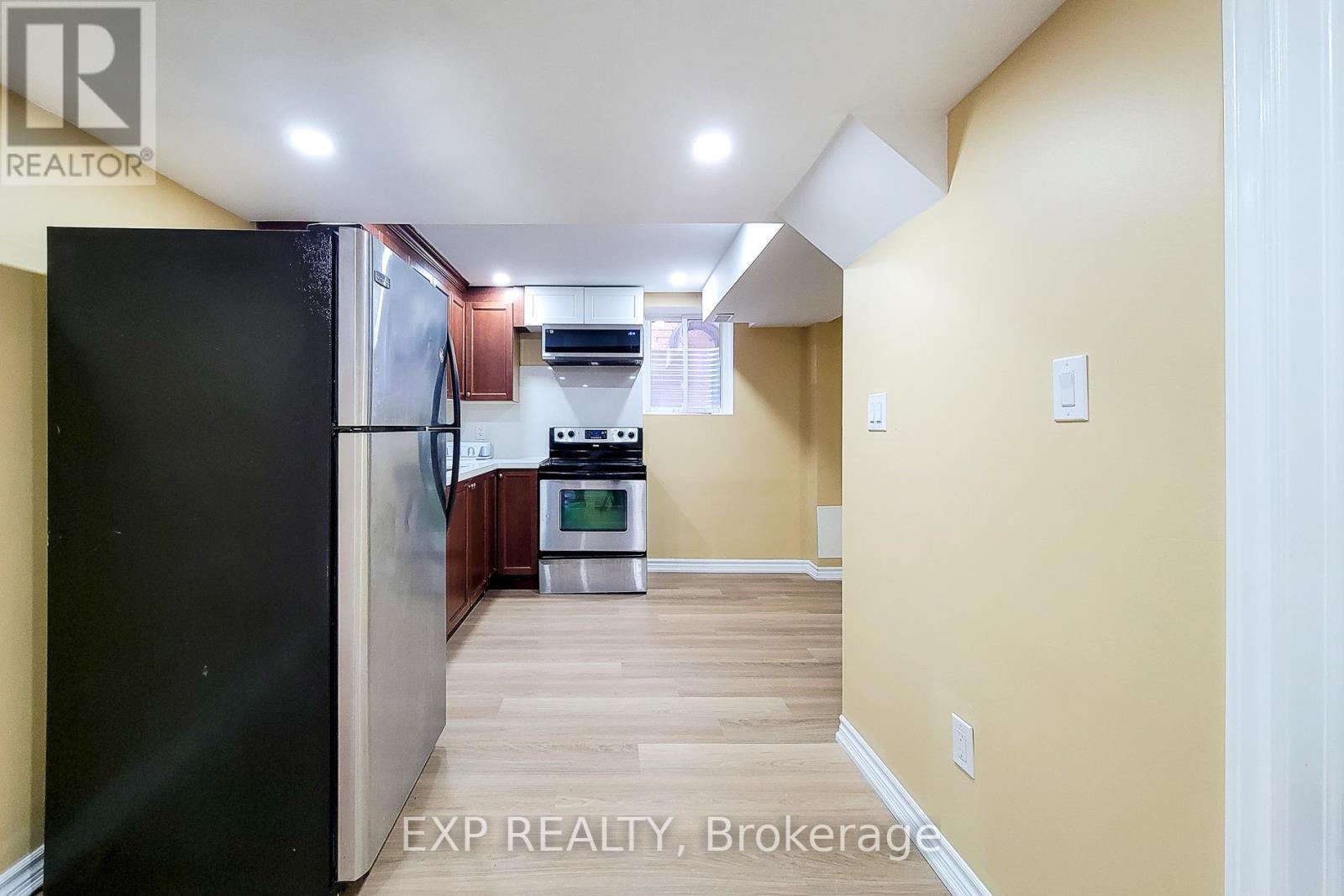 Bsmnt - 14 White Road, Brampton, ON - Photo Showing Other Room