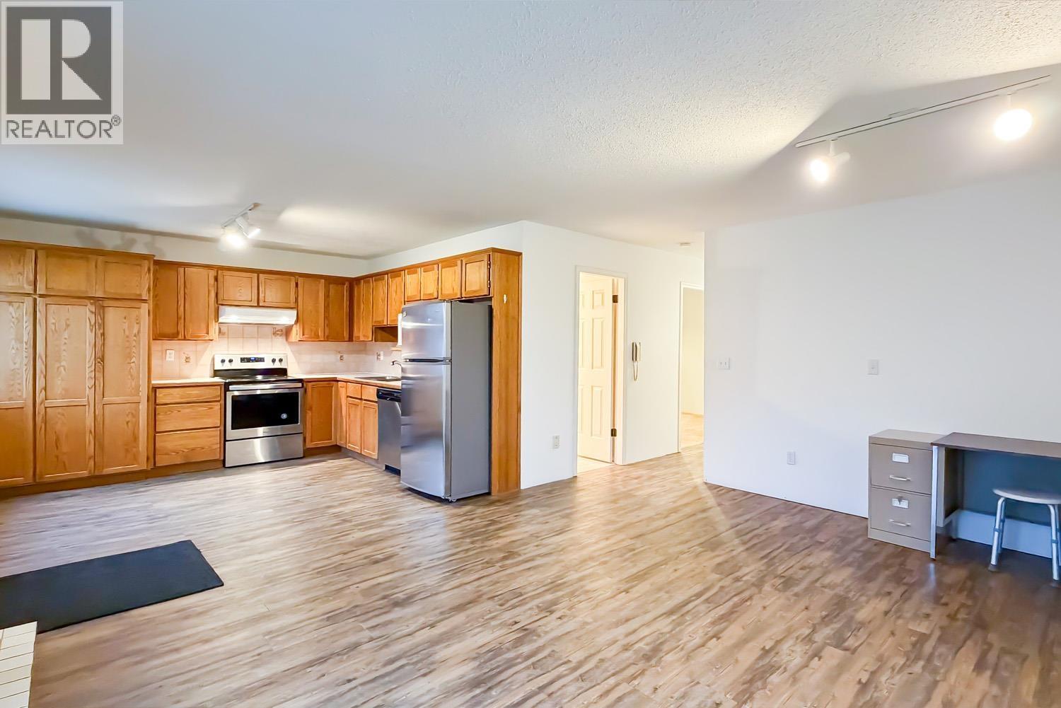 7459 Holly Street, Burnaby, BC - Indoor Photo Showing Kitchen