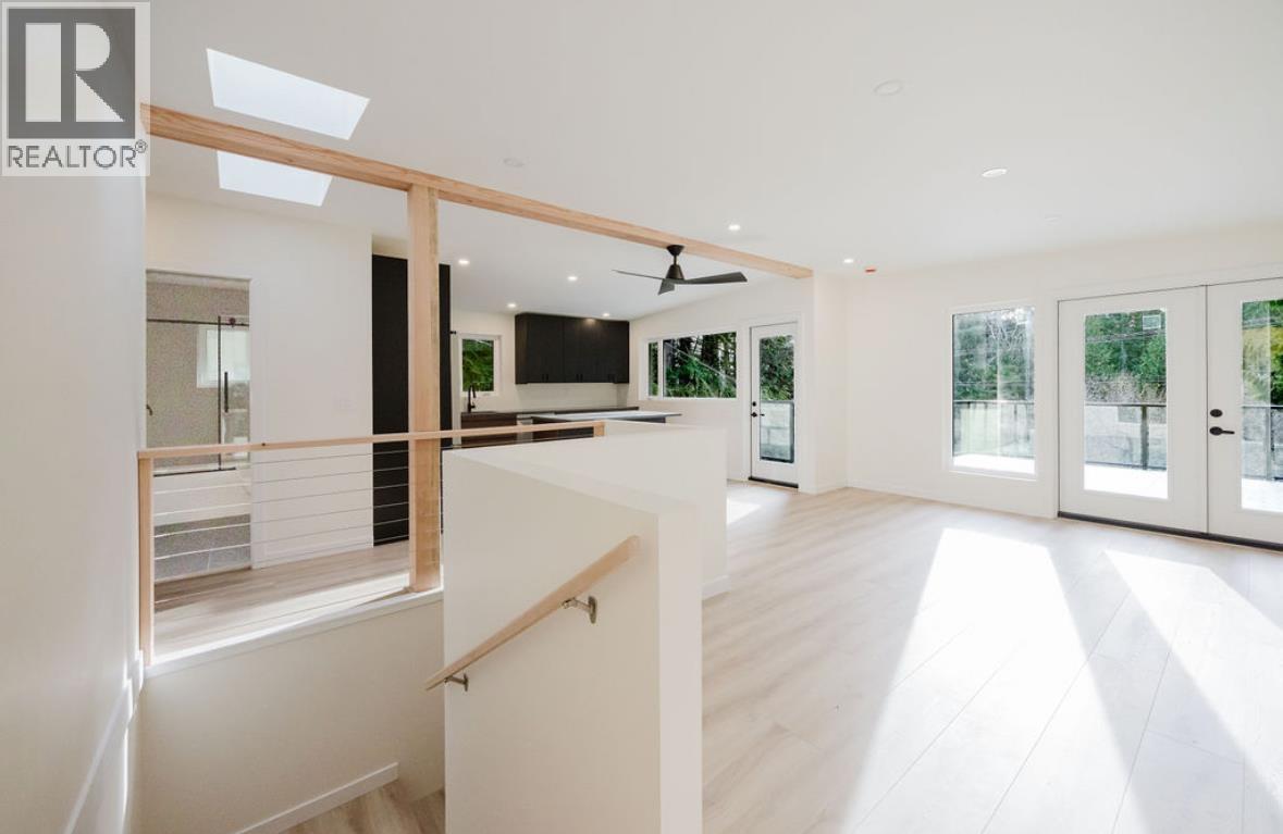 6960 Sunshine Coast Highway, Sechelt, BC - Indoor Photo Showing Other Room