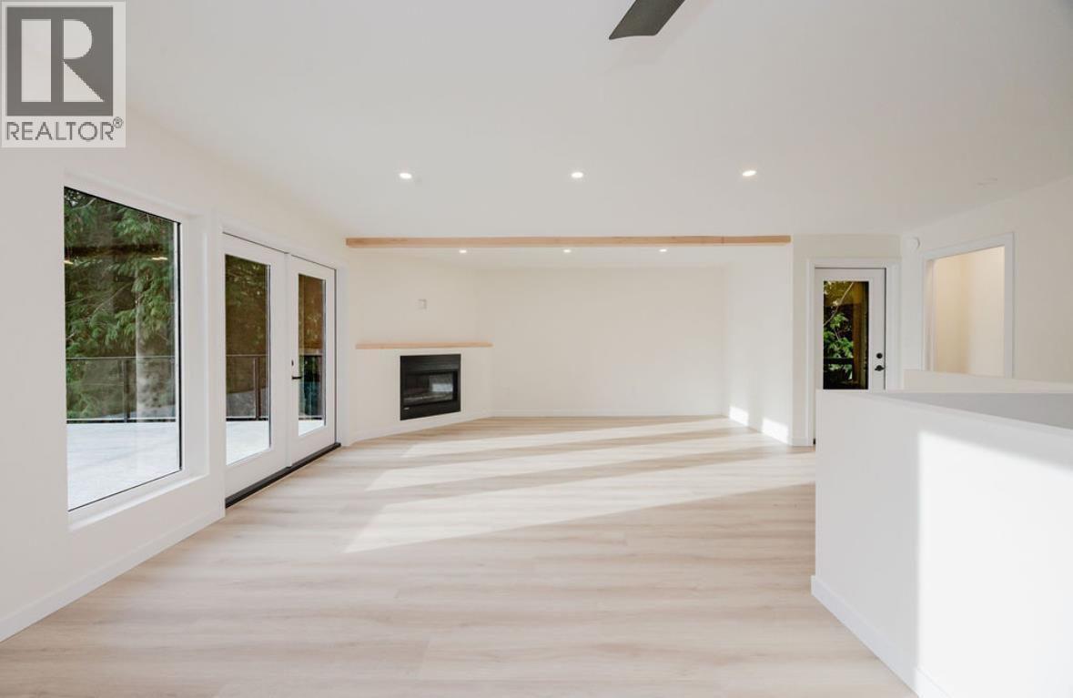 6960 Sunshine Coast Highway, Sechelt, BC - Indoor With Fireplace