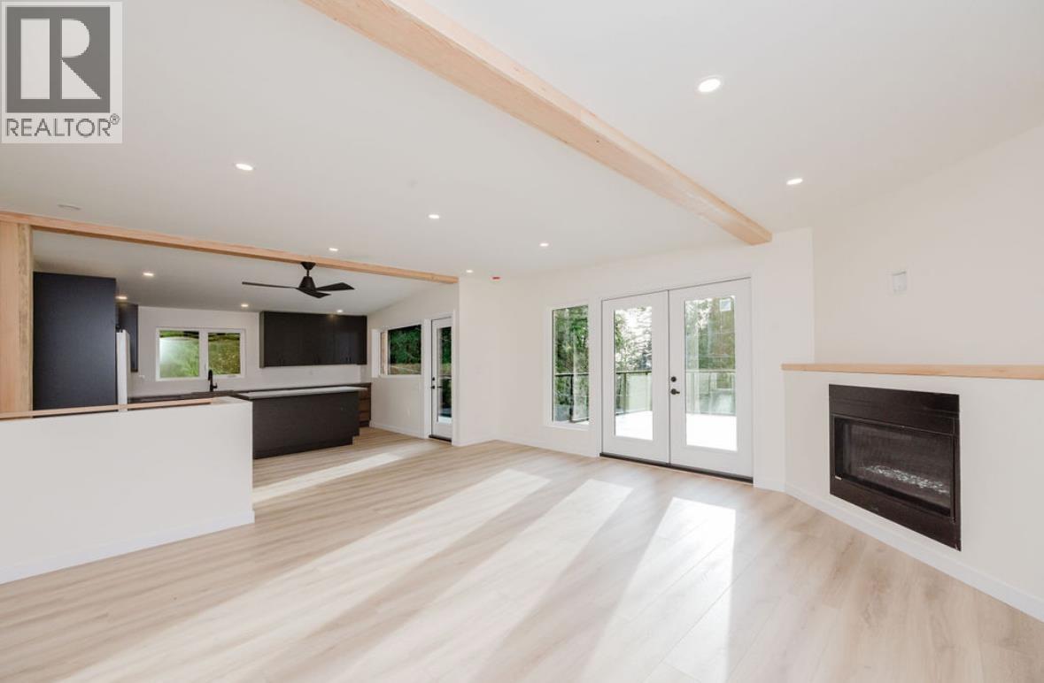 6960 Sunshine Coast Highway, Sechelt, BC - Indoor Photo Showing Living Room With Fireplace