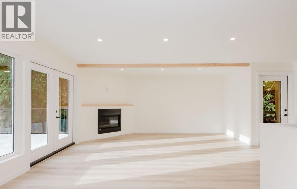 6960 Sunshine Coast Highway, Sechelt, BC - Indoor With Fireplace