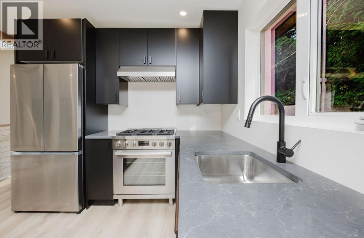 6960 Sunshine Coast Highway, Sechelt, BC - Indoor Photo Showing Kitchen With Upgraded Kitchen