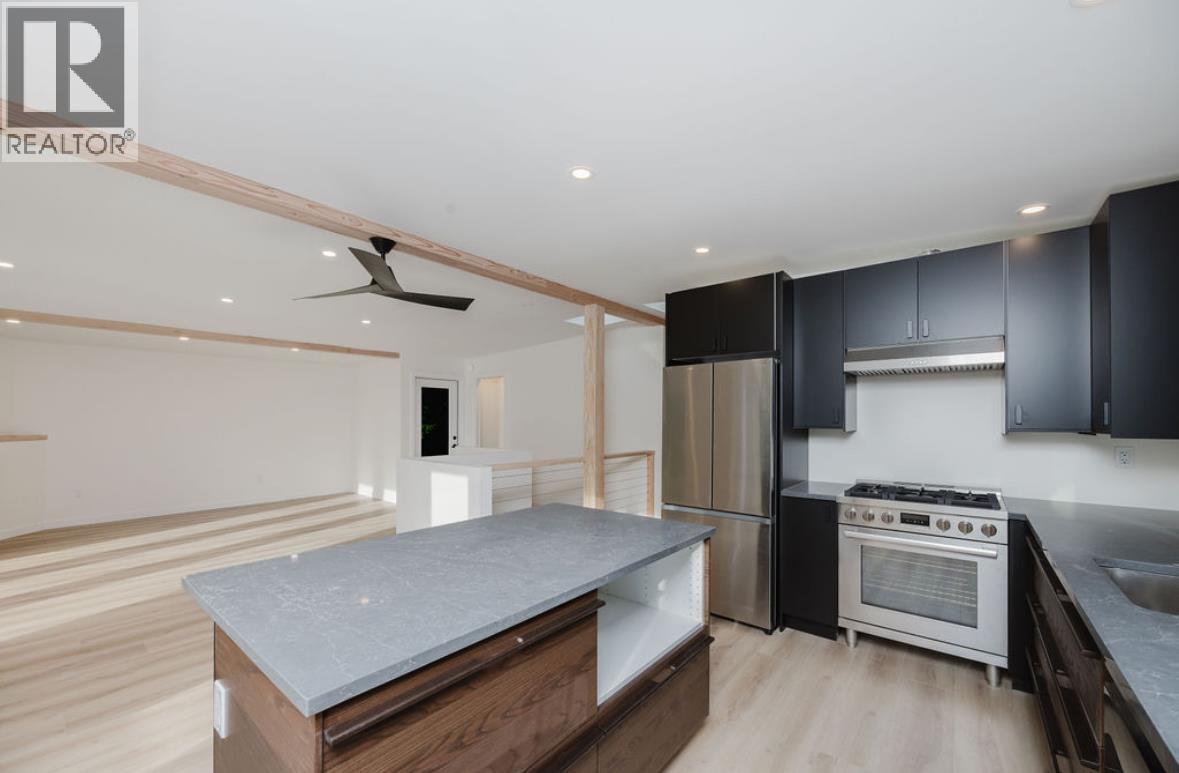 6960 Sunshine Coast Highway, Sechelt, BC - Indoor Photo Showing Kitchen With Double Sink With Upgraded Kitchen