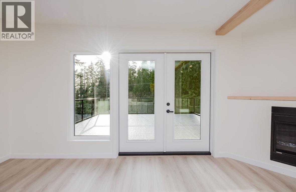 6960 Sunshine Coast Highway, Sechelt, BC - Indoor Photo Showing Other Room