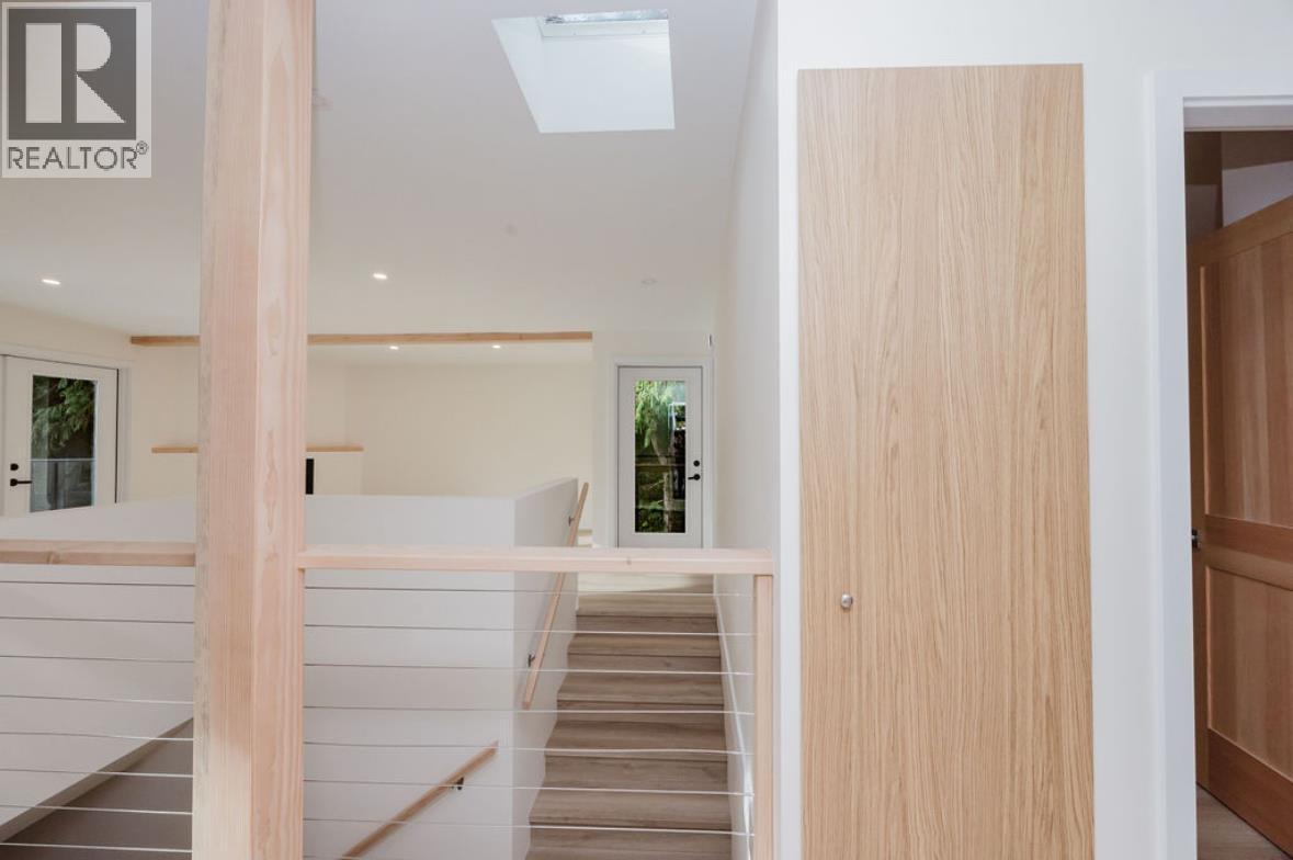 6960 Sunshine Coast Highway, Sechelt, BC - Indoor Photo Showing Other Room