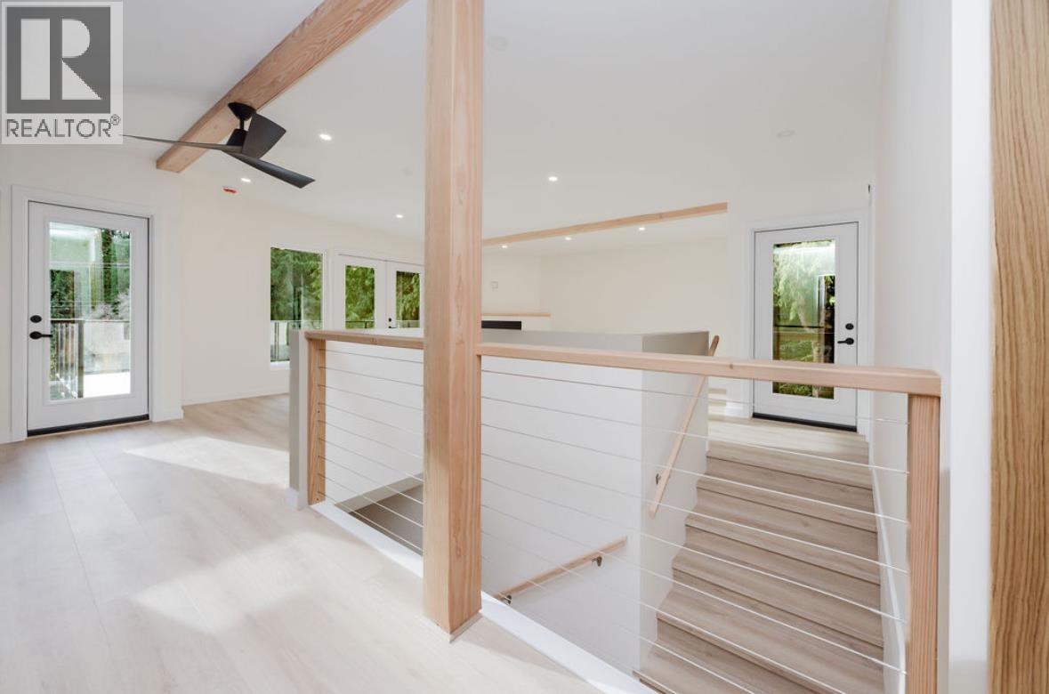 6960 Sunshine Coast Highway, Sechelt, BC - Indoor Photo Showing Other Room