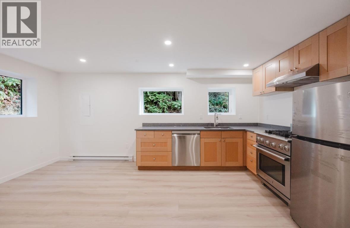 6960 Sunshine Coast Highway, Sechelt, BC - Indoor Photo Showing Kitchen