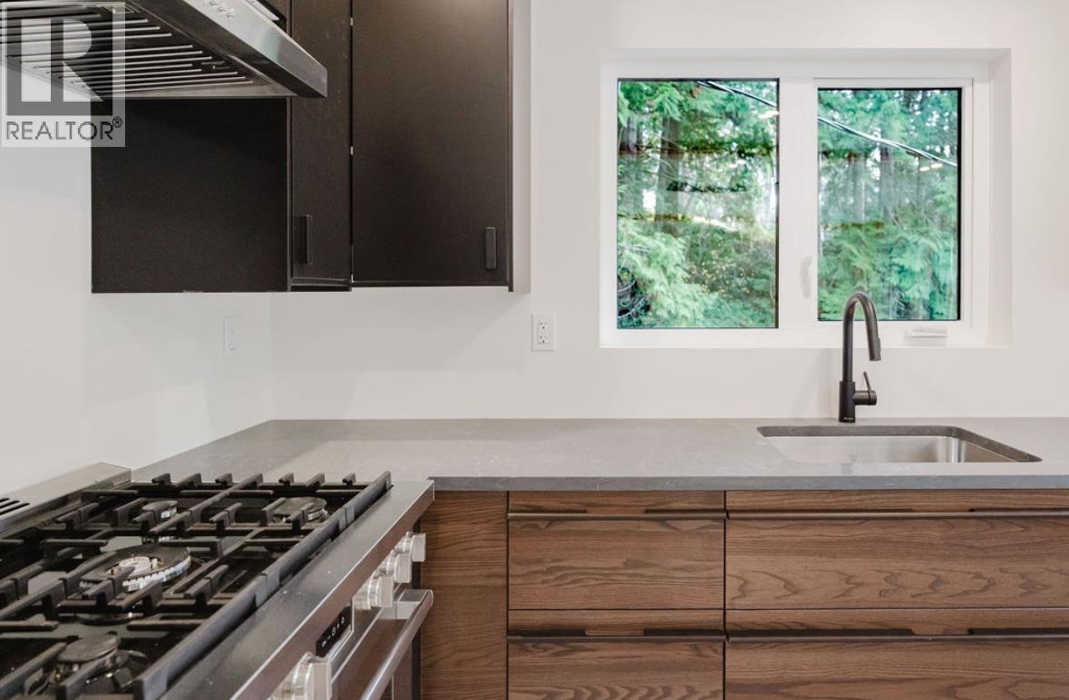 6960 Sunshine Coast Highway, Sechelt, BC - Indoor Photo Showing Kitchen