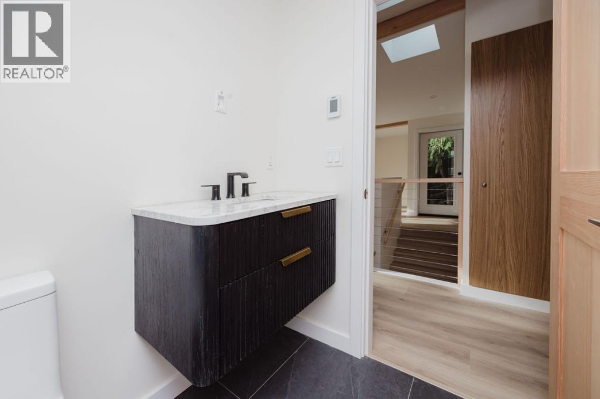 6960 Sunshine Coast Highway, Sechelt, BC - Indoor Photo Showing Bathroom