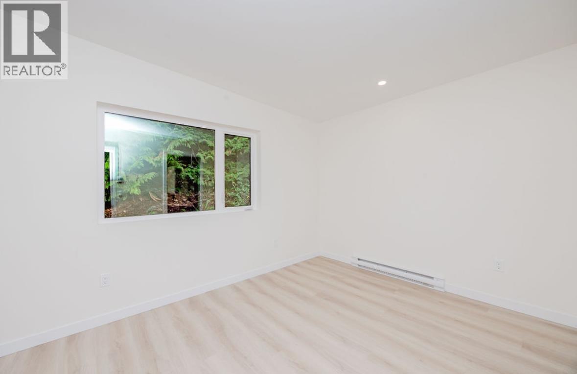 6960 Sunshine Coast Highway, Sechelt, BC - Indoor Photo Showing Other Room