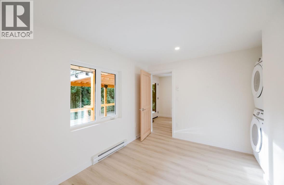 6960 Sunshine Coast Highway, Sechelt, BC - Indoor Photo Showing Laundry Room