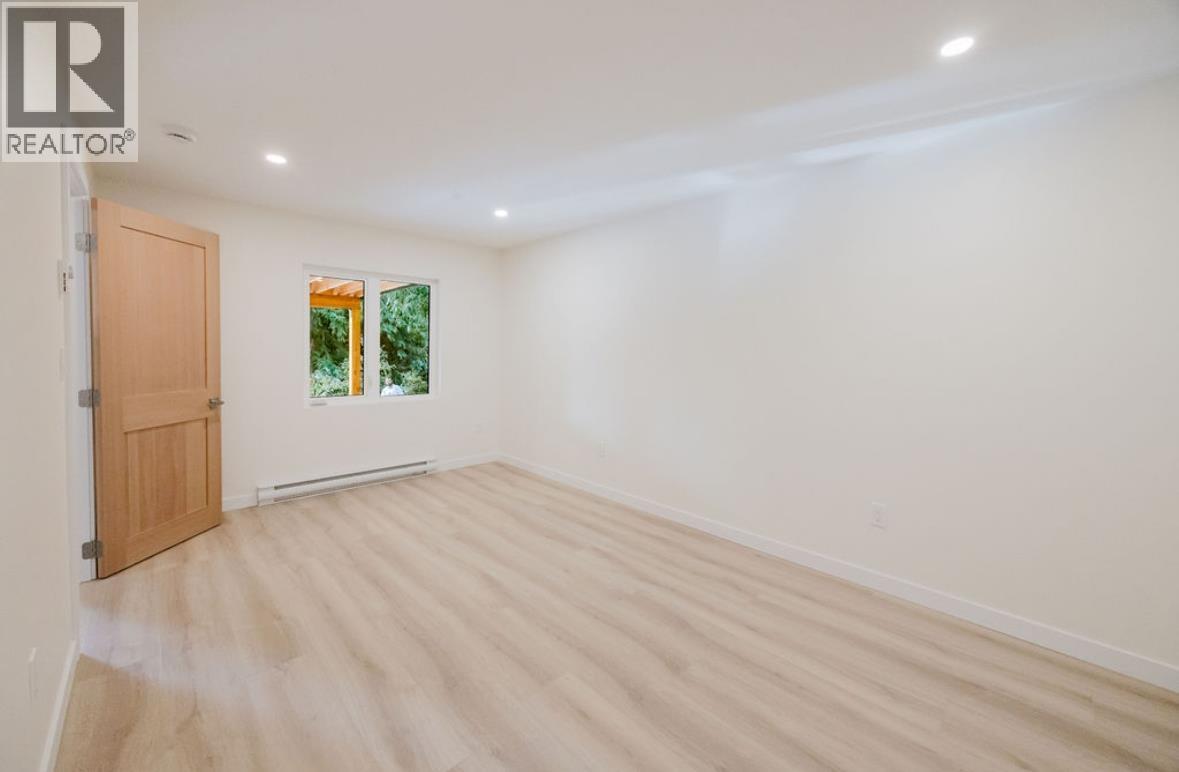 6960 Sunshine Coast Highway, Sechelt, BC - Indoor Photo Showing Other Room