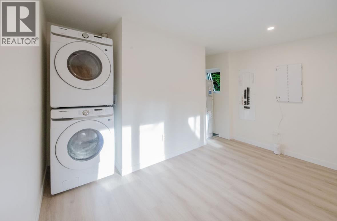 6960 Sunshine Coast Highway, Sechelt, BC - Indoor Photo Showing Laundry Room