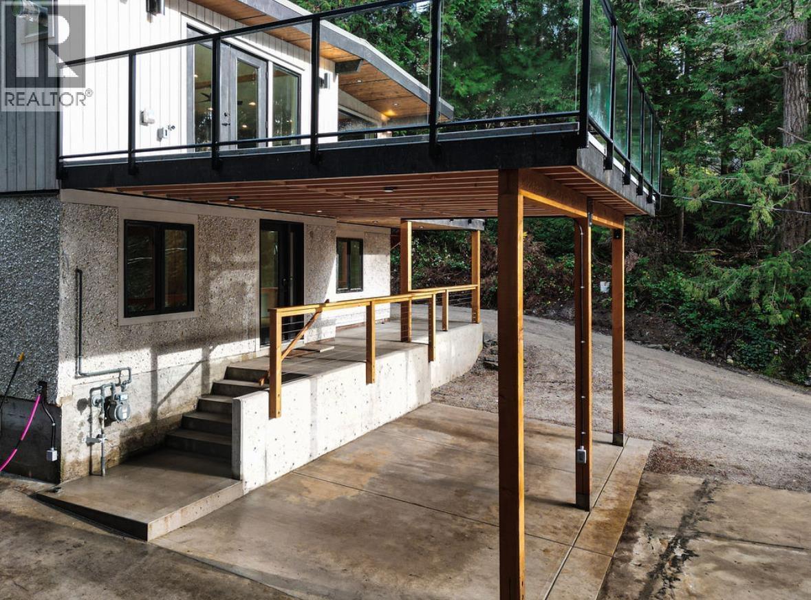 6960 Sunshine Coast Highway, Sechelt, BC - Outdoor