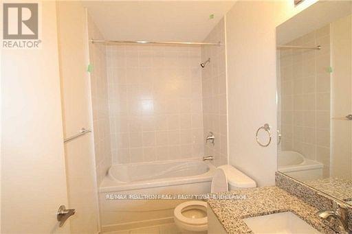 411 - 2900 Highway 7 Road, Vaughan, ON - Indoor Photo Showing Bathroom
