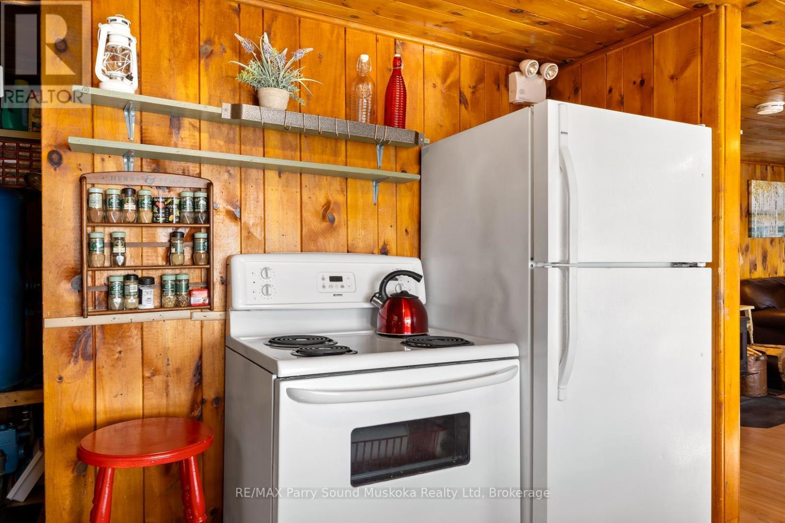 764 East Bear Lake Road, Mcmurrich/Monteith (Bear Lake), ON - Indoor Photo Showing Kitchen
