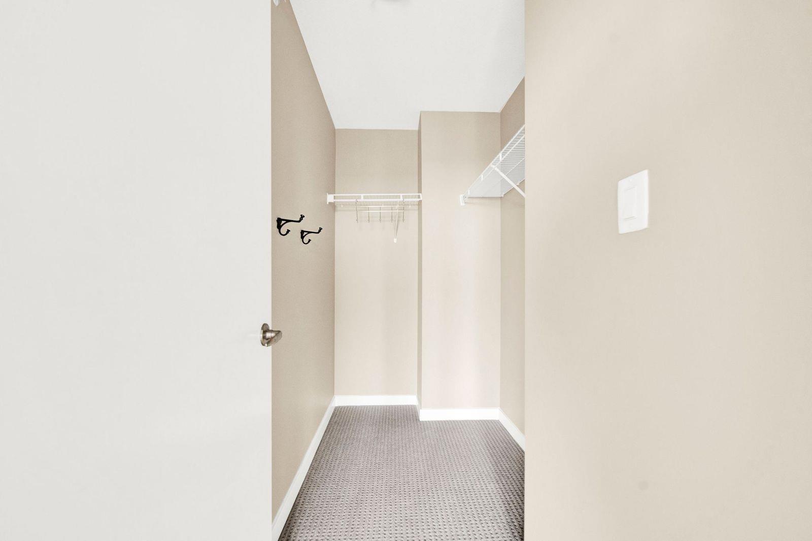 2107 9981 Whalley Boulevard, Surrey, BC - Indoor Photo Showing Other Room