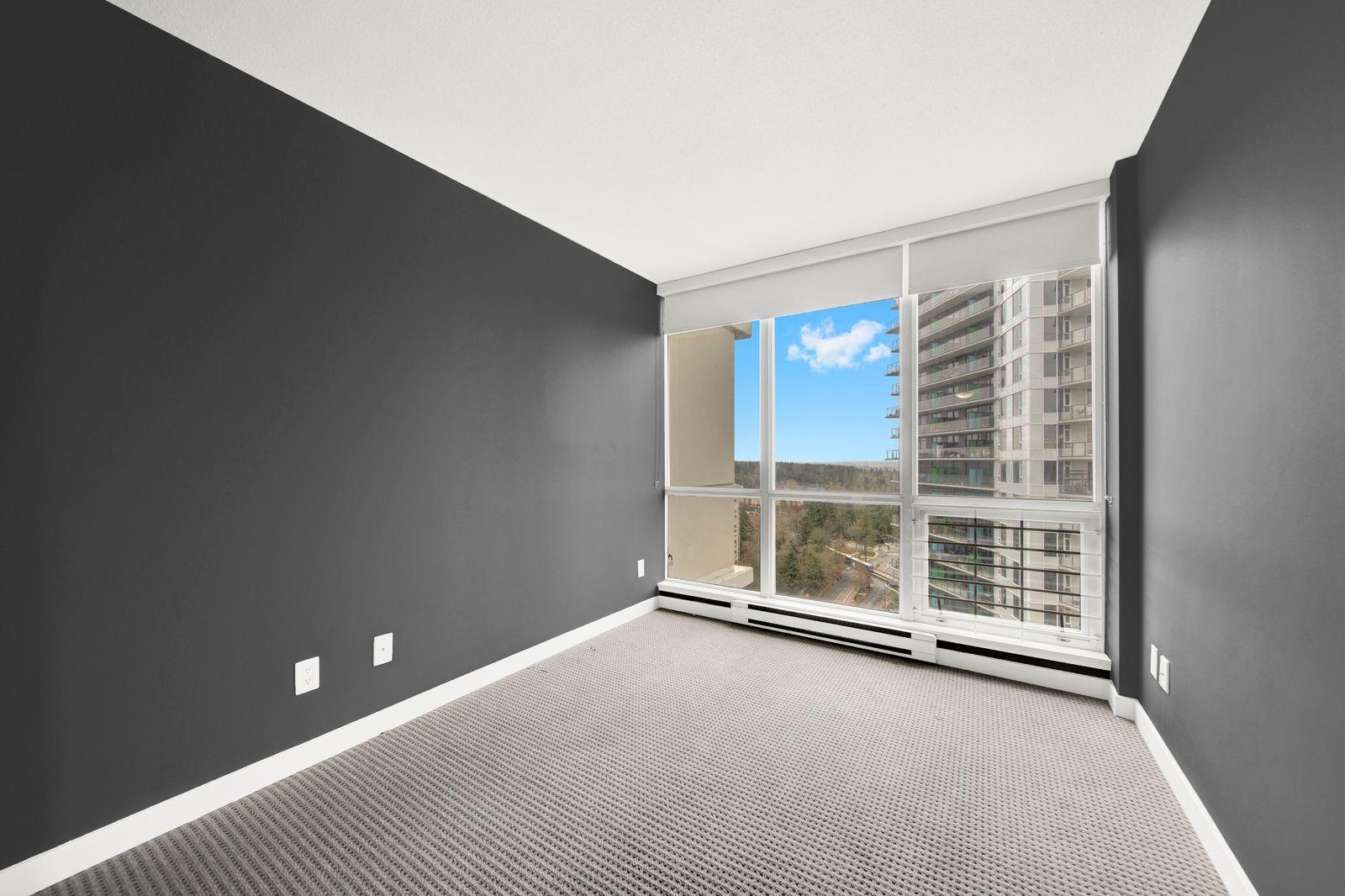 2107 9981 Whalley Boulevard, Surrey, BC - Indoor Photo Showing Other Room