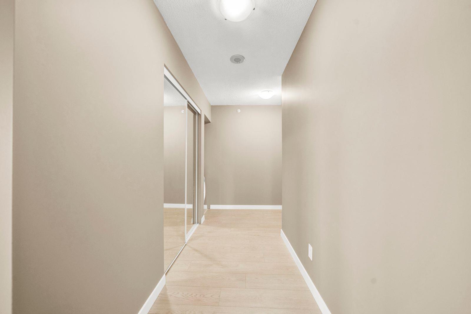 2107 9981 Whalley Boulevard, Surrey, BC - Indoor Photo Showing Other Room