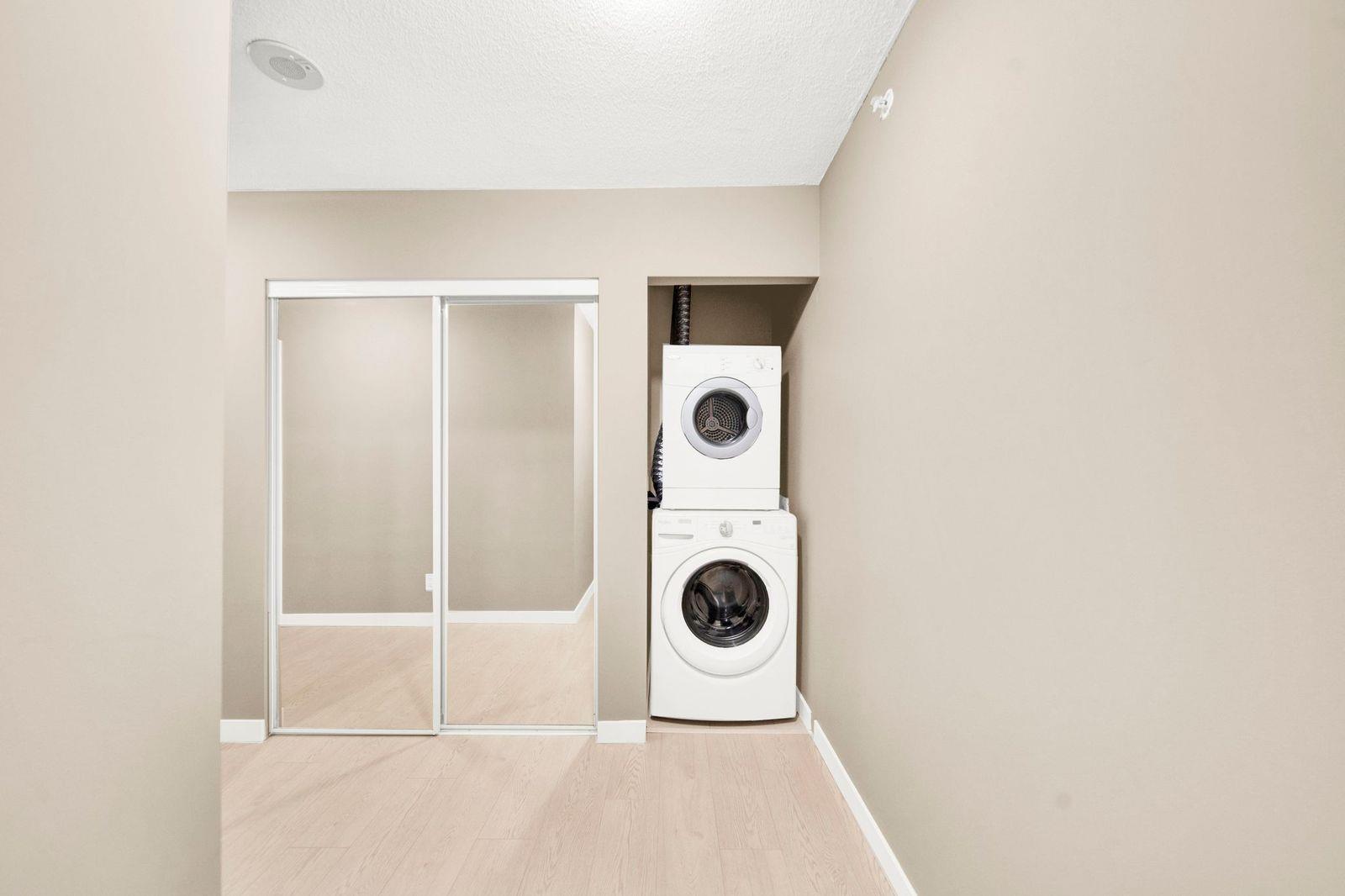 2107 9981 Whalley Boulevard, Surrey, BC - Indoor Photo Showing Laundry Room