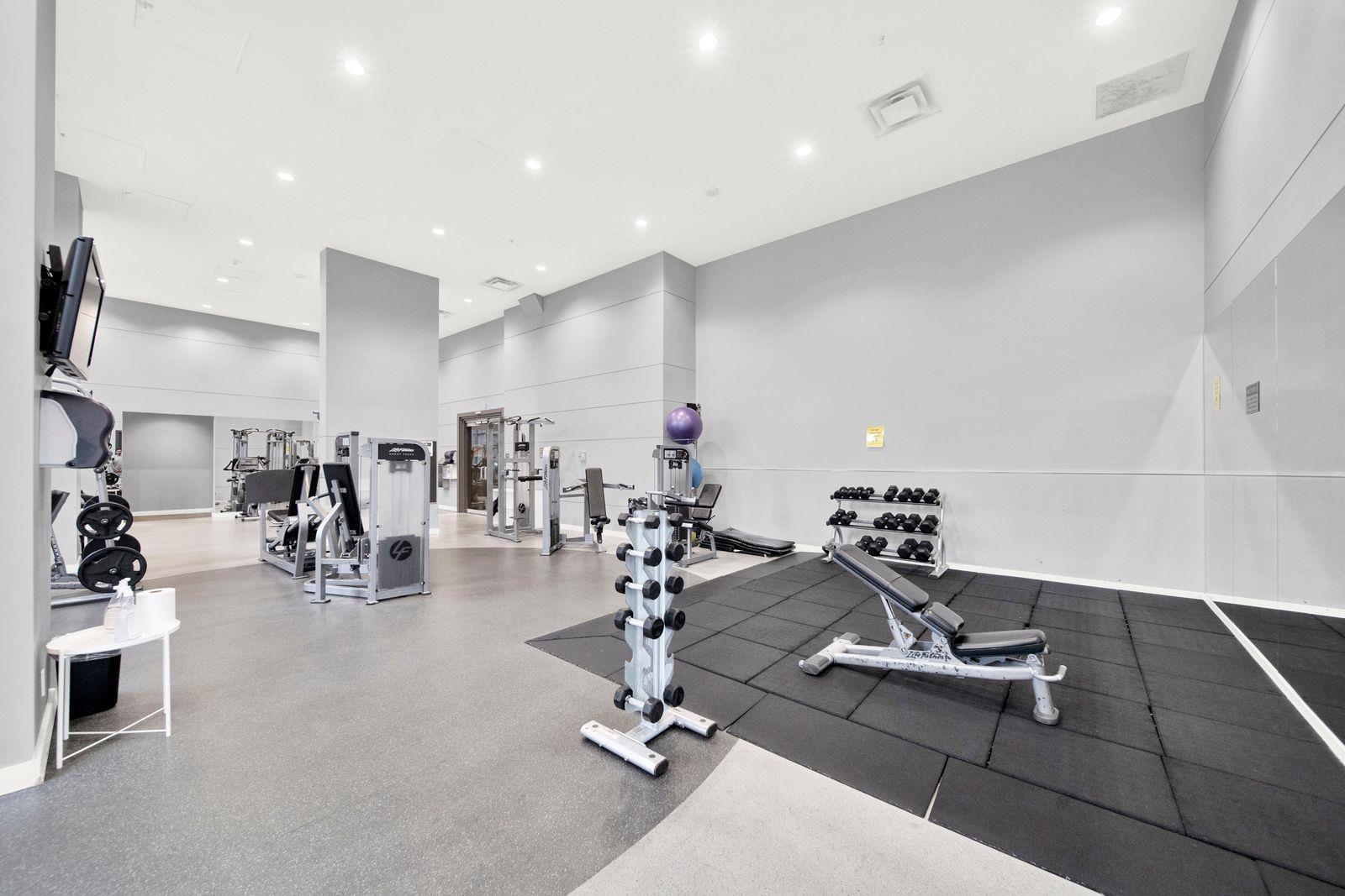 2107 9981 Whalley Boulevard, Surrey, BC - Indoor Photo Showing Gym Room