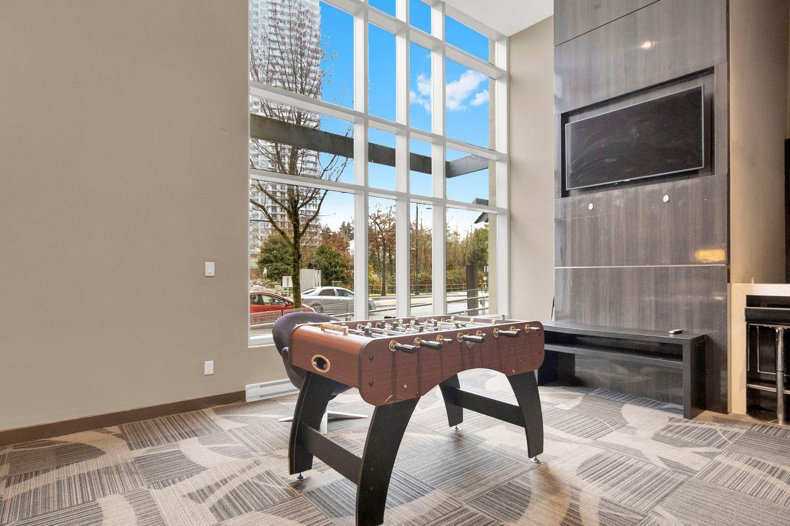 2107 9981 Whalley Boulevard, Surrey, BC - Indoor Photo Showing Other Room