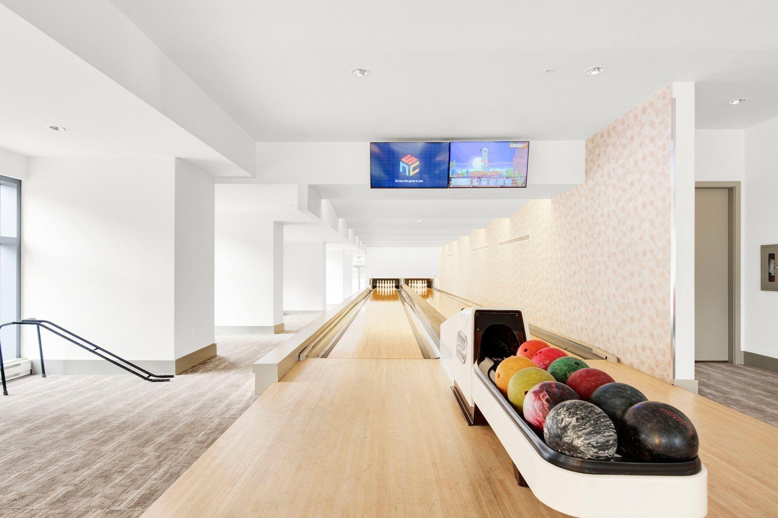 2107 9981 Whalley Boulevard, Surrey, BC - Indoor Photo Showing Other Room